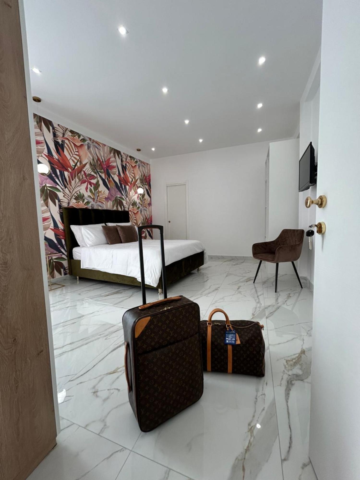 Savior Deluxe Rooms Неаполь Экстерьер фото