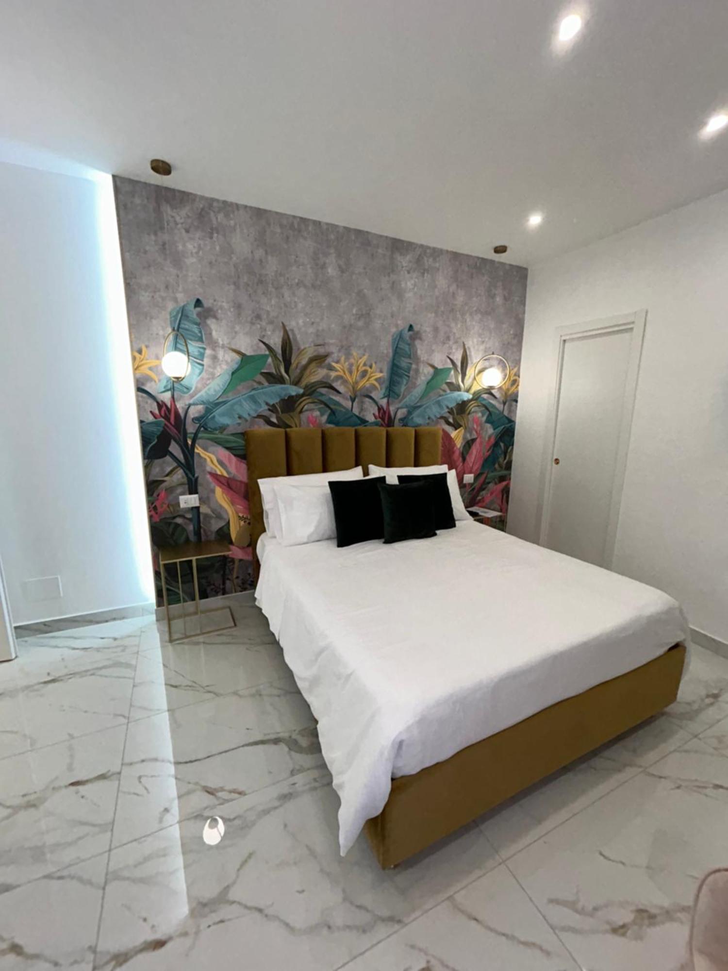 Savior Deluxe Rooms Неаполь Экстерьер фото