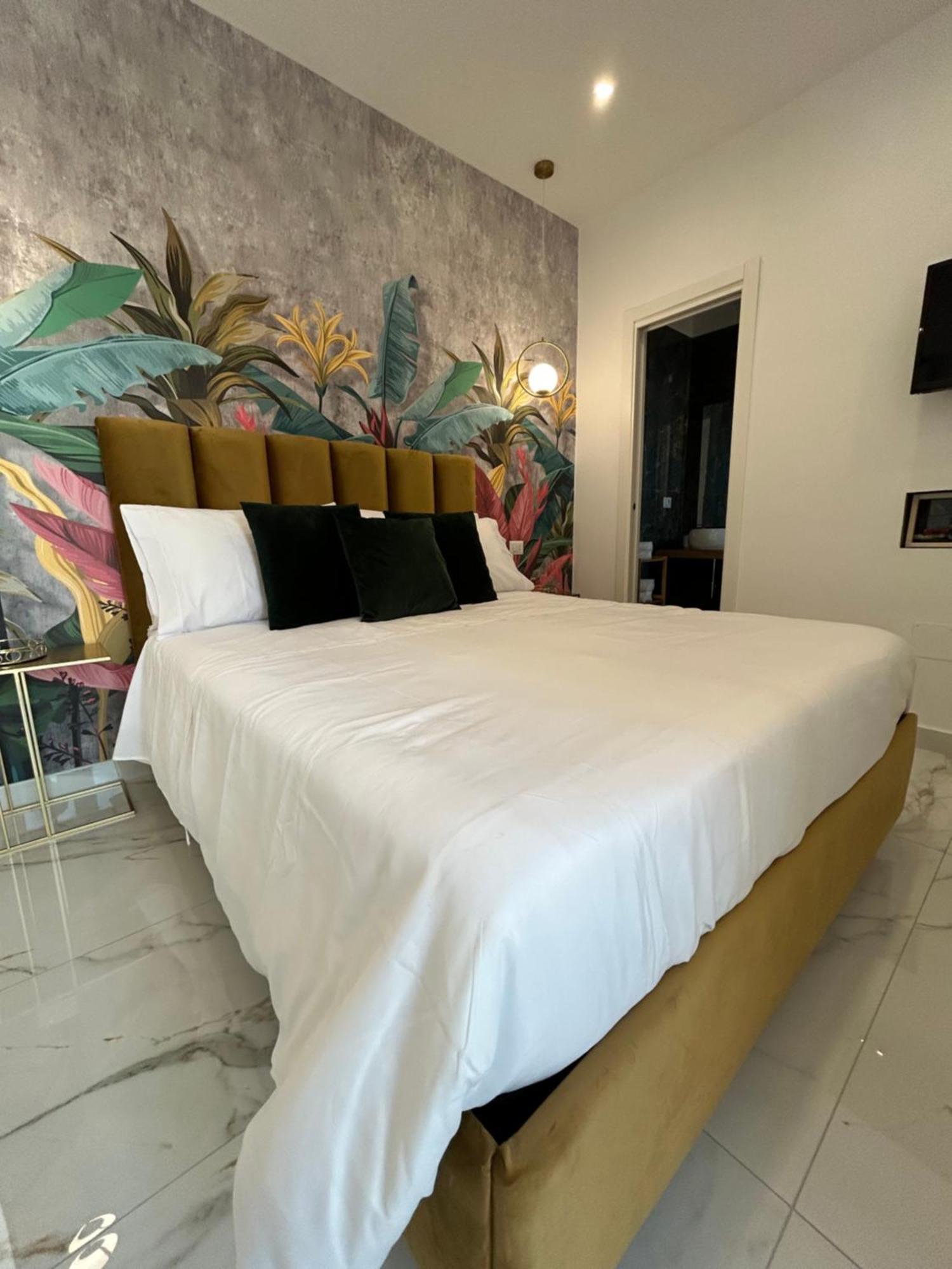Savior Deluxe Rooms Неаполь Экстерьер фото